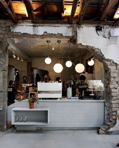 Industrial Coffee Shop, Foodtrucks Ideas, Coffee House Design, Coffee Shop Concept, Industrial Cafe, Rustic Cafe, Coffee Shop Interior Design, Cafe Concept, Barber Shop Decor