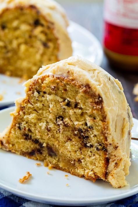 Peanut Butter Bundt Cake with peanut butter icing. Peanut Butter Bundt Cake, Peanut Butter Pound Cake, Butter Bundt Cake, Peanut Butter Icing, Nothing Bundt, Nothing Bundt Cakes, Bundt Cake Recipe, Cake Liner, Butter Icing