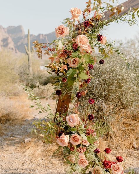 Fine art florals in the desert 🤌🏻 sultry and sexy Arizona wedding with moody tones & an enchanted vibe. All pieces of this arch were repurposed at the sweetheart table, swipe to see the vibe throughout the night. We create our arch pieces in a way that they POP out from the structure they are on, creating depth, movement, and visual interest. 🫡 Florist story & tip time: When I first learned floral design, I was told to cover mechanics FIRST and then build the design. This is so ass back... Desert Florals, Event Florals, Luxury Florists, Brand Activations, Floral Art Design, Event Branding, Luxury Event, Scottsdale Arizona, Floral Arch