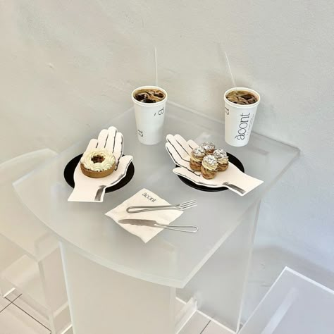 Cafe Plates Ideas, Minimalistic Cafe, Aesthetic Cafe Food, Desserts Aesthetic, Aesthetic Dessert, Cafe Menu Design, Bakery Shop Design, Bakery Interior, Coffee Shop Branding