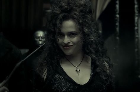 Helena Bonham Carter as Bellatrix Lestrange in Harry Potter Belatrix Lestrange, Harry Potter Villains, Harry Potter Fanları, Harry Potter Bellatrix Lestrange, Harry Potter Wall, Severus Rogue, Lily Potter, Images Harry Potter, Helena Bonham