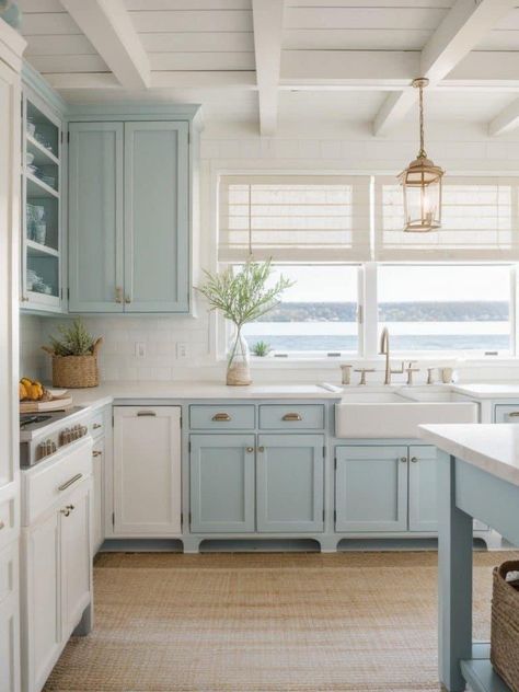 Lago Kitchen, Beach House Interior Kitchen, Coastal Kitchen Island, Kitchen Ideas Coastal, White Coastal Kitchen, Hunter Decor, Kitchen Opening, Coastal Kitchen Ideas, Coastal Kitchen Design