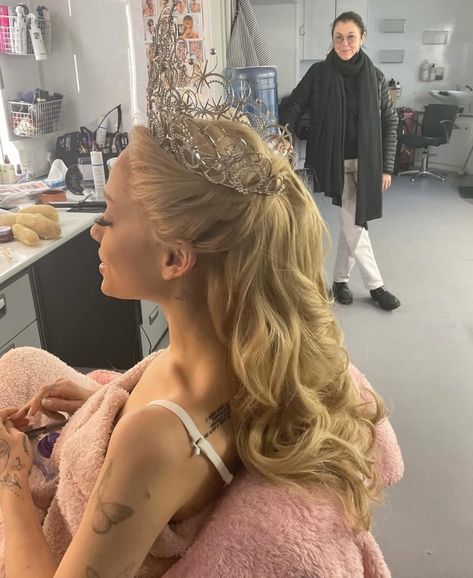 Glinda Aesthetic, Ariana Grande Icons, Wicked Movie, Glinda The Good, Glinda The Good Witch, Ariana Grande Cute, Ariana Grande Style, Ariana Grande Photos, Ariana Grande Pictures