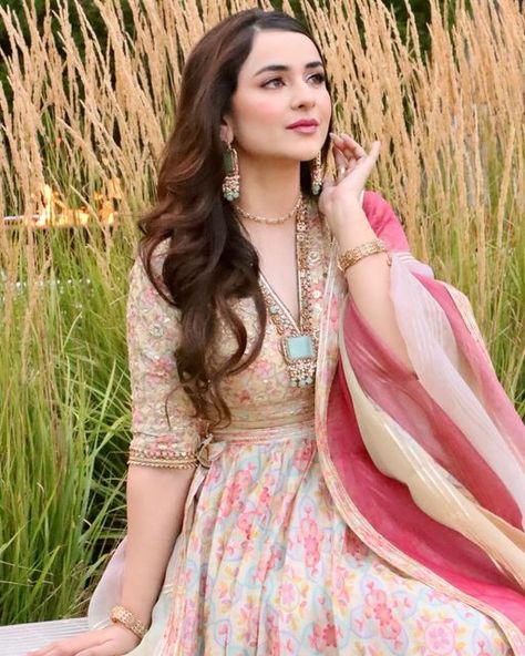 Yumna Zaidi on Instagram: "Chicago city 🩷

@saniamaskatiya 
@sanii_bby 
@sdkmakeup
@az_capture_crew" Yumna Zaidi Dresses, Yumna Zaidi, Cute Celebrity Couples, Pink Bridesmaid Dress, Punjabi Dress, Chicago City, Best Poses For Men, Bridesmaid Outfit, Pakistani Actress