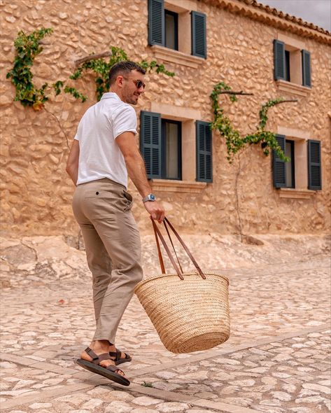 Sandal Outfits, Linen Outfits, Brown Chinos, Baskets For Men, Vintage Trunks, Marled Sweater, Hipster Mens Fashion, Brown Leather Sandals, Fashion Aesthetics