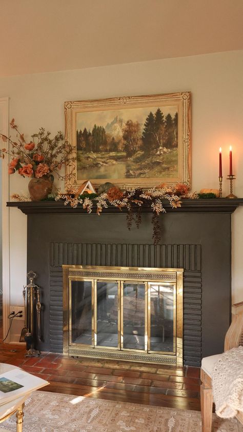 MaCenna Lee | Fall Mantlescape 🍂🤎🍂 took me a while (due to unusually hot weather) to get into the Fall spirit but I LOVE how the mantle decor turned... | Instagram Vintage Mantel Decorating Ideas, Moody Entryway, Fireplace Mantle Decor With Tv, Mantle With Tv, Thanksgiving Mantle Decor, Vintage Mantle Decor, Faux Mantle, Elegant Mantel, Vintage Mantle