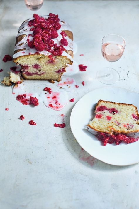 Raspberry Yogurt, Yoghurt Cake, Slow Cooked Lamb, Raspberry Recipes, Sponge Cake Recipes, Mothers Day Cake, Yogurt Cake, Raspberry Cake, Natural Yogurt