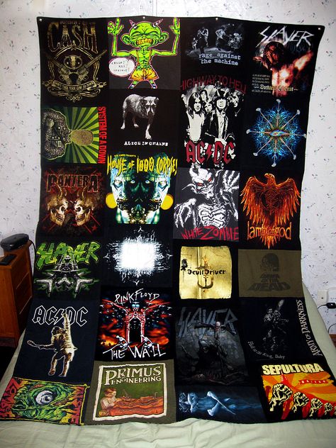 Heavy Metal band t-shirt quilt. DIY: Recycle your old band shirts that no longer fit, and sew them together to make this awesome heavy metal quilt! T Shirt Blanket, Tshirt Quilts, Shirt Blanket, Quilt Diy, Tee Shirt Quilt, Rock Tshirt, Shirt Quilts, Car Blanket, Tshirt Blanket