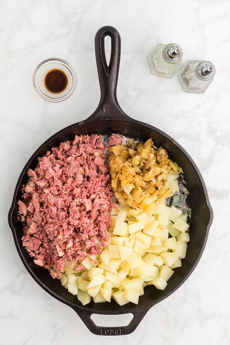 Corn Beef Hashbrown, Corned Beef Breakfast Recipes, Corned Beef And Hashbrowns, Cornbeef Hash And Potatoes, Corned Beef Hash Patties, Cornbeef And Hashbrowns, Homemade Corn Beef Hash, Corned Beef Recipes Stove Top, Corned Beef Hashbrowns