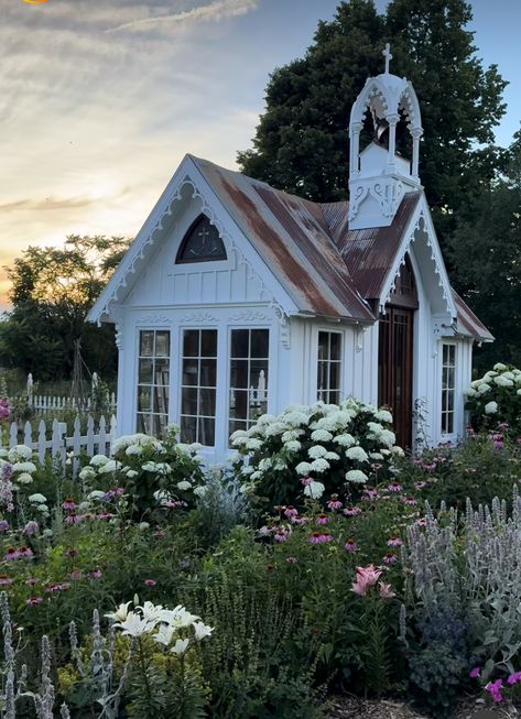 Cute Garden Shed, Guest House Cottage, Shed Greenhouse, Chapel In The Woods, Cottage Tiny House, Cute Garden, Front Garden Landscape, Little Cottages, Tool Shed