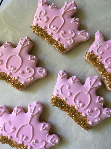 Pink and gold crown -cookie with royal icing, sprinkles Gold Christmas Cookies, Royal Icing Sprinkles, Pink And Gold Crown, Crown Cutout, Crown Cookie, Flood Cookies, Icing Sprinkles, Pink And Gold Christmas, Crown Cookies