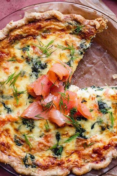 This creamy Smoked Salmon and Spinach Quiche is the ultimate breakfast or brunch for a salmon lover and is a perfect make ahead option to feed a crowd. Best served in a pie crust, you can also easily make this quiche crustless. Top with extra salmon, cr Quiche With Spinach, Quiche Crustless, Smoked Salmon Quiche, Salmon Pie, Salmon Quiche, Salmon Spinach, Spinach Quiche, Ultimate Breakfast, Crustless Quiche