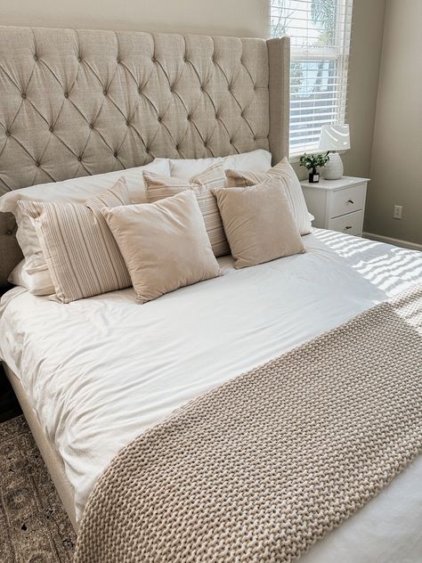 Cream pillows, neutral bedding, knitted throw blanket Beige Pillows Bed, Neutral Bed Covers, Cream And Beige Bedroom, Bed Arrangement, Bedding Cream, Blanket Neutral, Tan Bedroom, Cream Bedroom, Target Bedding