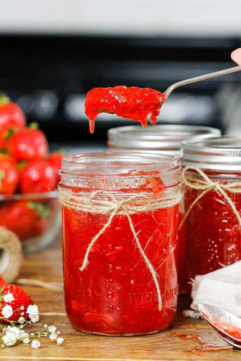 Certo Strawberry Freezer Jam - So Good You'll Never Buy Jam Again Liquid Pectin Recipes, Pectin Recipes, Peach Jam Recipe, Strawberry Freezer Jam, Freezer Jam Recipes, Strawberry Jam Recipe, Rhubarb Jam, Freezer Jam, Peach Jam