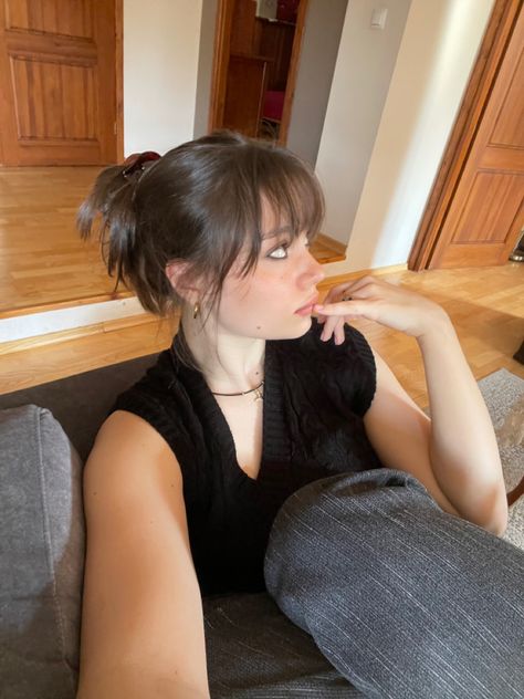 Haircut Inspiration With Bangs, Whispy Front Bangs With Ponytail, Hairstyles Ponytail With Bangs, Bangs That Look Good With Ponytail, Bangs And Ponytail Hairstyles, Wavy Hair With Bangs Round Face, Wispy Bangs Short Hair Straight, U Shaped Bangs, Brown Hair With Bangs Aesthetic