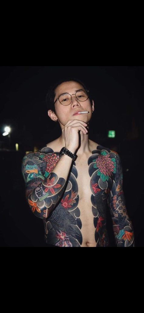 Irezumi Tattoos Design, Blackout Chest Tattoo, Japanese Body Suit Tattoo, Japanese Yakuza Aesthetic, Yakuza Tattoo Men, Yazuka Tattoo, Japanese Chest Tattoo, Chest Tattoo Japanese, Yakuza Style Tattoo