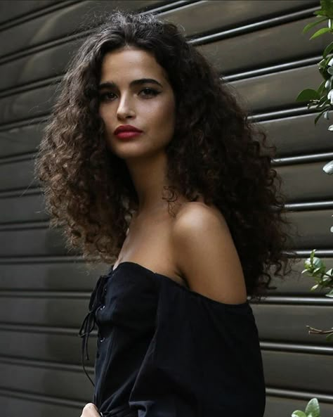 Italian Hairstyles Woman, Milkshake Hair Products, Italian Hair, Biracial Hair, Curls For The Girls, Curly Hair Photos, Mixed Hair, Haircut Inspiration, Curly Hair Women