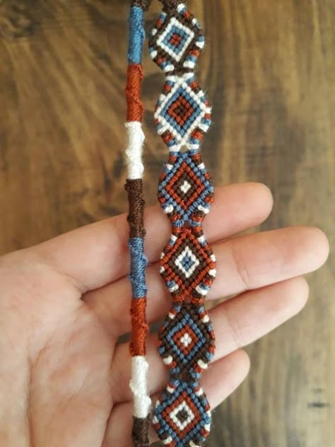 Gifted Students, جوني ديب, Cool Friendship Bracelets, String Bracelet Patterns, Friendship Bracelet Patterns Easy, Cute Friendship Bracelets, Handmade Friendship Bracelets, Friendship Bracelets Tutorial, Friendship Bracelets Designs