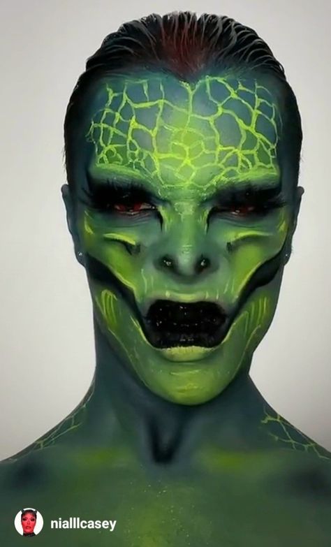 Face Paint Makeup, Eyebrow Makeup, Maquillaje De Ojos, Zombie, Face Paint, Eyebrows, That Look, Paint, Halloween