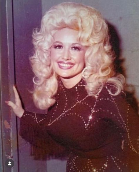 1970s Dolly Parton, Dolly Parton 1970, Dolly Parton Fashion, Prom Western, Queen Dp, Hazard Kentucky, Dolly Party, Dolly Parton Costume, Dead Eyes