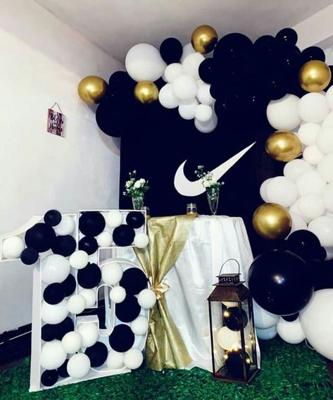 Black And Gold Sneaker Ball, Nike Decorations Party, Nike Birthday Party Ideas Decoration, Nike Theme Party Birthdays, Nike Party Decorations, Nike Theme Party, Nike Themed Party Ideas, Nike Birthday Party Ideas, Nike Birthday