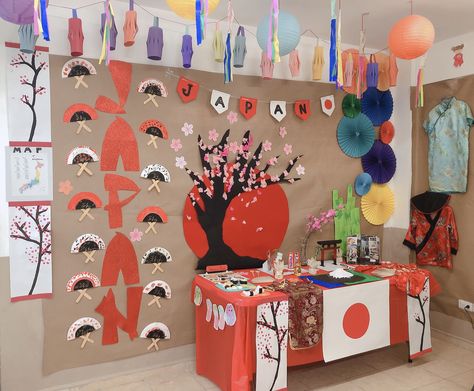 International day / cultural day decorations. Filipino Fiesta Theme, Cultural Day At School Ideas, Photo Booths Ideas, Booths Ideas, Japan For Kids, Japan Decor, Japanese Party, Asian Crafts, Chinese New Year Crafts