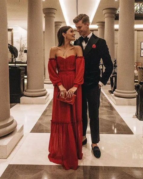 21 Cruise Outfits for Couples to Wear on Their Cruise Trip Couple Dresses, Photography Couple, Couple Dress, Stylish Couple, Red Chiffon, Prom Photos, Cruise Outfits, Photography Lighting, Outfit Trends