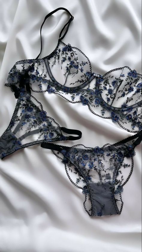 Mode Tips, Pretty Bras, Sassy Outfit, Lingerie Inspiration, Cute Lingerie, Lingerie Outfits, Pretty Lingerie, Beautiful Lingerie, Bra And Panty Sets