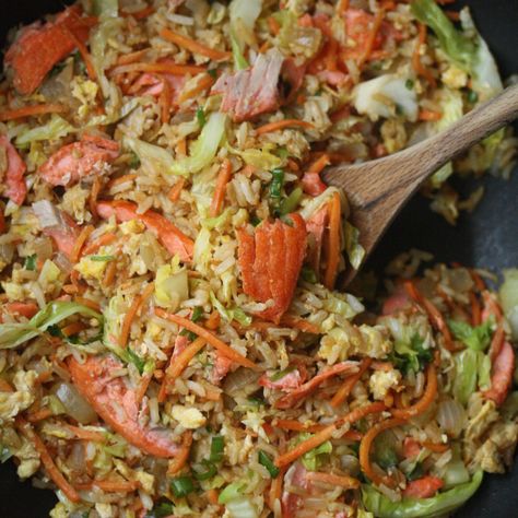 Rice With Carrots, Cabbage Fried Rice, Leftover Salmon Recipes, Salmon Fried Rice, Salmon Fried, Best Salmon Recipe, Leftover Salmon, Easy Quinoa, Salmon Tacos