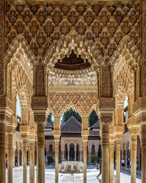 Architecture on Twitter: "Court of the Lions, Nasrid Palace https://t.co/gxP0rpGbKb… " Alhambra Palace, Alhambra Granada, Granada Spain, History Design, Granada, Islamic Art, Architecture House, Barcelona Cathedral, Taj Mahal