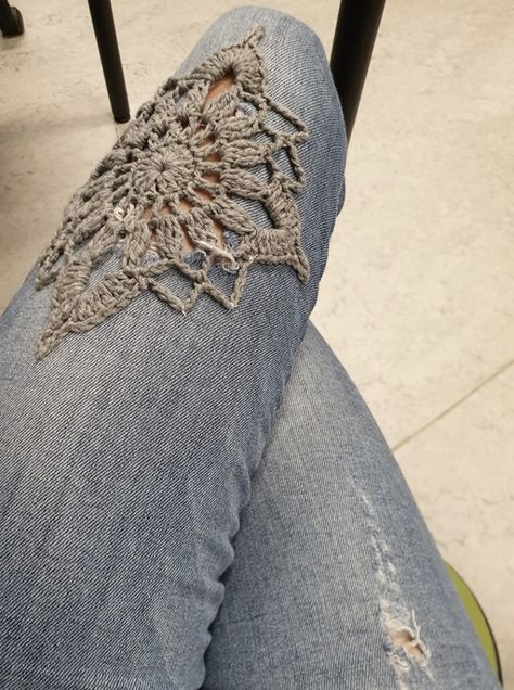 شال كروشيه, Mode Crochet, Diy Clothes Design, Denim Ideas, Altering Clothes, Denim Crafts, Upcycled Fashion, Jeans Diy, Diy Crochet Projects