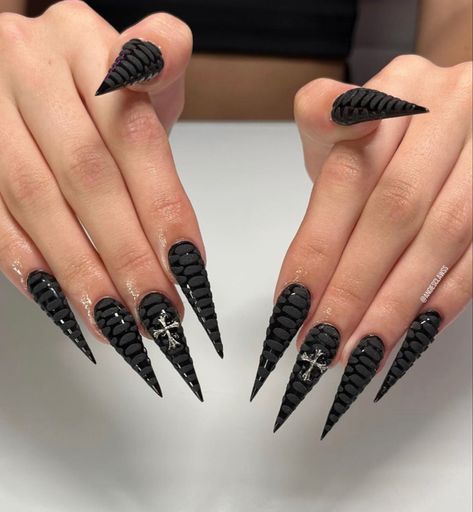 Long Stilleto Nails Design Halloween, Black Nails Pointy, Black Nails Acrylic Stilettos, Black Nail Designs Stiletto, Birthday Stiletto Nails, Long Stiletto Nails Design, Long Black Stiletto Nails, Black Pointy Nails, Stiletto Black Nails