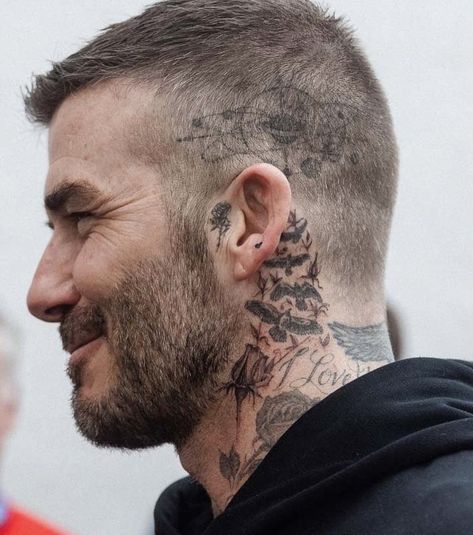 #davidbeckham #tattoo Beckham Neck Tattoo, David Beckham Neck Tattoo, Tattoo Beckham, David Beckham Tattoos, David Beckham Photos, David Beckham Hairstyle, Beckham Hair, Scalp Tattoo, David Beckham Style