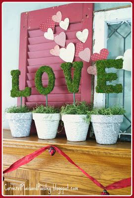 Valentines Mantel, Valentine Mantel, Valentine Craft Decorations, Saint Valentin Diy, Valentines Bricolage, Mantel Ideas, Decoration Vitrine, Diy Valentine's Day Decorations, The Word Love