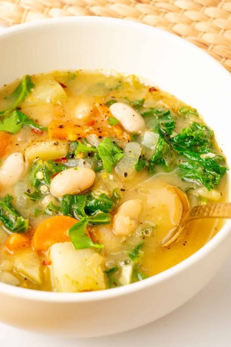 Kale Pasta Recipe, Bean Kale Soup, White Bean And Kale Soup, White Bean Kale, Bean And Kale Soup, White Bean And Kale, White Bean Kale Soup, White Bean Soup Recipes, Kale Pasta