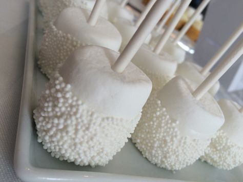 White Chocolate Covered Marshmallows, White Chocolate Dipped Marshmallows, White Treats For Party, All White Party Food, Cloud 9 Sweet 16, All White Party Food Ideas, White Dessert Ideas, Cloud Party Food, White Snacks For Color Party