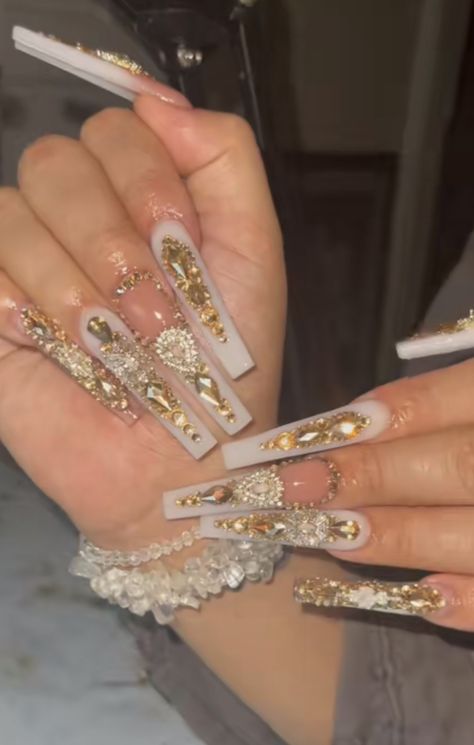 Birthday Nails Crystals, Nails With A Lot Of Rhinestones, Long Nails Quince, Black Bougie Nails, White And Gold Bling Nails, Extravagant Acrylic Nails, Flashy Nails Bling, Nails Acrylic Crystal, Super Glam Nails