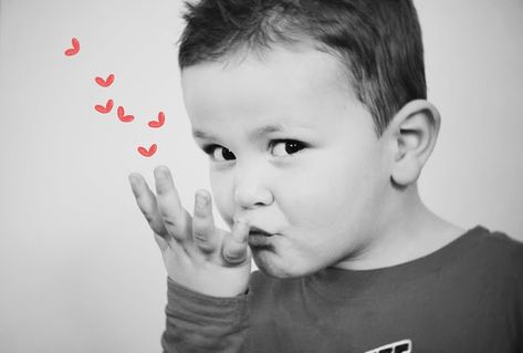 Clickphoto - Lien: blowing kisses Blowing Kisses Picture, Preschool Valentine Crafts, Preschool Valentine, Blowing Kisses, Growing Up Too Fast, Kiss Pictures, Preschool Valentines, Made Me Smile, Cutest Thing Ever