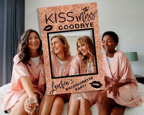 Photo Backdrop Frame, Goodbye Photos, Gold Bridal Shower Decorations, Gold Bachelorette Party Decorations, Bachelorette Party Decoration, Lingerie Rosa, Kiss The Miss Goodbye, Bachelorette Party Photo, Gold Bachelorette Party