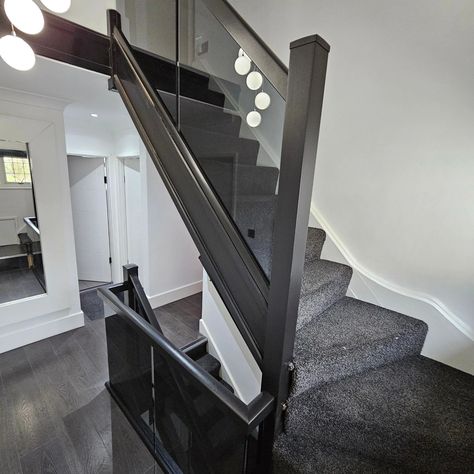 Black staircase balustrade with smoked glass. The black banister is starting to get more and more popular/requested 👌🏼 #staircasebanisters #blackstaircase #glassbanister #blackglassbalustrade Hallway Wall Ideas, Black Banister, Staircase Balustrade, Glass Stair, Glass Railing Stairs, Black Staircase, Stair Rail, Glass Stairs, Hallway Wall