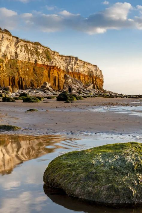 Hunstanton Beach - Best Beaches in Norfolk Guide Wells Next The Sea, Norfolk Beach, England Beaches, Summer Staycation, Norfolk Coast, Great Yarmouth, Self Catering Cottages, Seaside Beach, Seaside Town