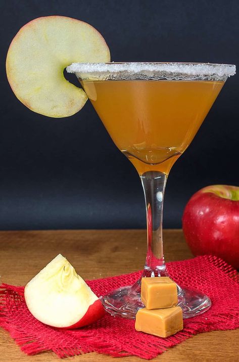 The Caramel Apple Martini is a cocktail that captures the very essence of fall, combining the tartness of apple with the rich, sweet flavor of caramel. This drink pairs the smoothness of vodka with apple liqueur and caramel syrup, creating a cocktail that’s both luscious and light. Fall Martinis, Fall Martini, Apple Martini Recipe, Caramel Apple Martini, Cranberry Martini, Caramel Apple Sangria, Cider Mimosas, Maple Whiskey, Apple Cider Mimosa