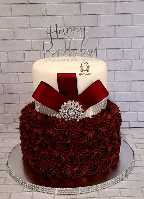 Burgundy And Silver Birthday Party Ideas, Burgundy Cake Birthday Simple, Burgundy Quinceanera Cake, Pastel Color Vino, Maroon Birthday Cake, Burgundy Cakes, Maroon Cake, 15 Decorations, Burgundy Cake