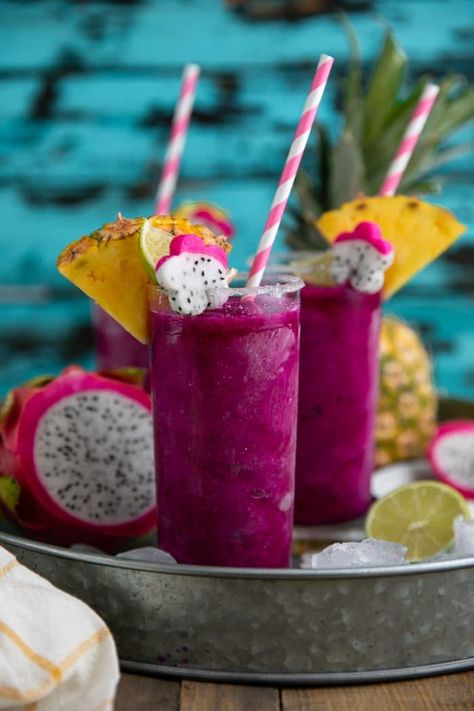 Frozen Summer Cocktails, Summer Mocktail Recipes, Fruit Margarita, Buah Naga, Fruit Du Dragon, Frozen Summer, Frozen Cocktails, Frozen Pineapple, Fruit Cocktails