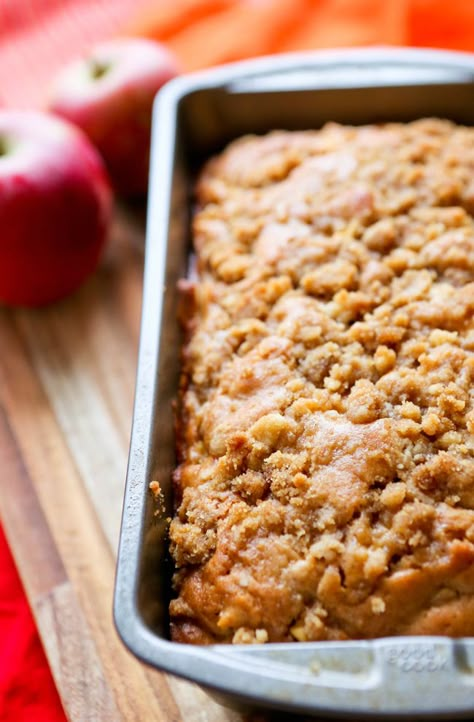 Delicious Apple Pie Bread Recipe — Pip and Ebby Apple Pie Bread, Easy Apple Pie, Bread Pudding Recipe, Apple Bread, Bread Machine Recipes, Crumb Cake, Apple Pie Recipes, Easy Bread Recipes, Easy Bread