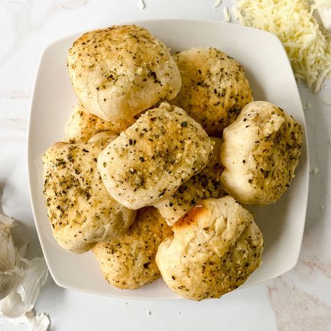 Buttermilk Biscuit Garlic Bread, Garlic Bread From Biscuits, Appetizers With Grands Biscuits, Garlic Bread Made With Biscuits, Canned Biscuit Garlic Bread, Garlic Bread With Biscuits, Garlic Bread Biscuits, Grands Biscuit Recipes, Grand Biscuit Recipes