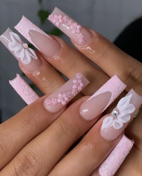 Acrylic Nails Coffin Ideas, Flower Pink Nails, Pink Acrylic Nails Coffin, Nails Acrylic Pink, Pink Nails Acrylic, Nails Rose Gold, Rose Gold Nails Acrylic, Girly Nails, Quinceanera Nails