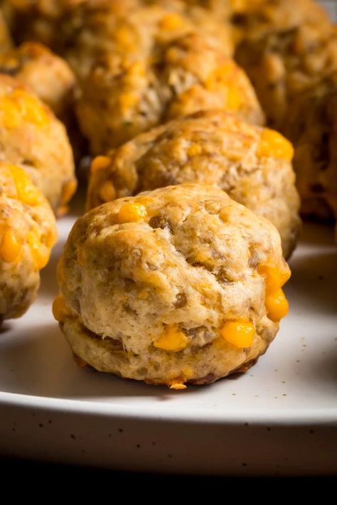 Cheddar Bay Sausage Balls: Tips To Make The Best Recipe 1 Onion Dip Chicken, Cheddar Bay Sausage Balls, Green Onion Dip, Warm Dip Recipes, Red Lobster Biscuit Mix, Baked Sausage, Breakfast Balls, Pancake Sausage, Red Lobsters