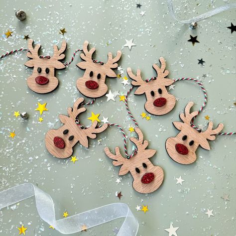 Did you spot our new wooden reindeer garland in our latest Christmas drop? Its a definite favourite of ours 😍 Perfect to hang across a fireplace, shelf or in your little one’s room! 🎅🏼 If you want the link to shop this super cute garland then just comment with a ⭐️ below and il dm it to you 💖 _ _ _ #reindeer #christmas #christmasdecor #christmasdecorations #childrensdecor #childrensroomdecor #lasercut #lasercutchristmas #rudolphtherednosedreindeer #kidsdecor #smallbusiness #smallbusinessch... Reindeer Garland, Fireplace Shelf, Wooden Reindeer, School Birthday, Birch Ply, Cots, Reindeer Christmas, Kids Corner, Childrens Room Decor