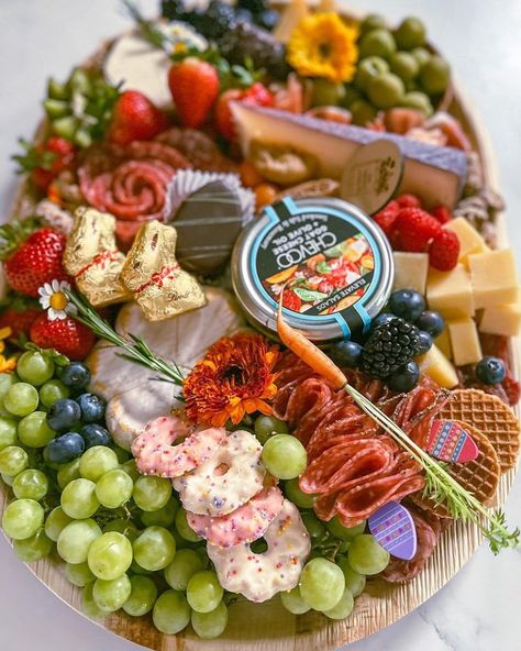 Easter with a splash of spring colors🌼 Every bunny is welcome to dive into this delicious spread!🐰 Featuring: @the.perfectparcel 💗 #charcuterie #charcuterieboardstyling #charcuterieboards #charcuterieboardsofinstagram #charcuterieplatter #charcuteriegoals #charcuterielove #easter2024 #easterbunny #eastersunday #easterweekend #eastercrafts #grazingplatter #cheeseboard #sustainability #foodie #goodfood #charityleaf Palm Leaf Plates, Charcuterie Platter, Leaf Plates, Easter Weekend, Easter Sunday, Spring Colors, Charcuterie Board, Easter Crafts, Easter Bunny